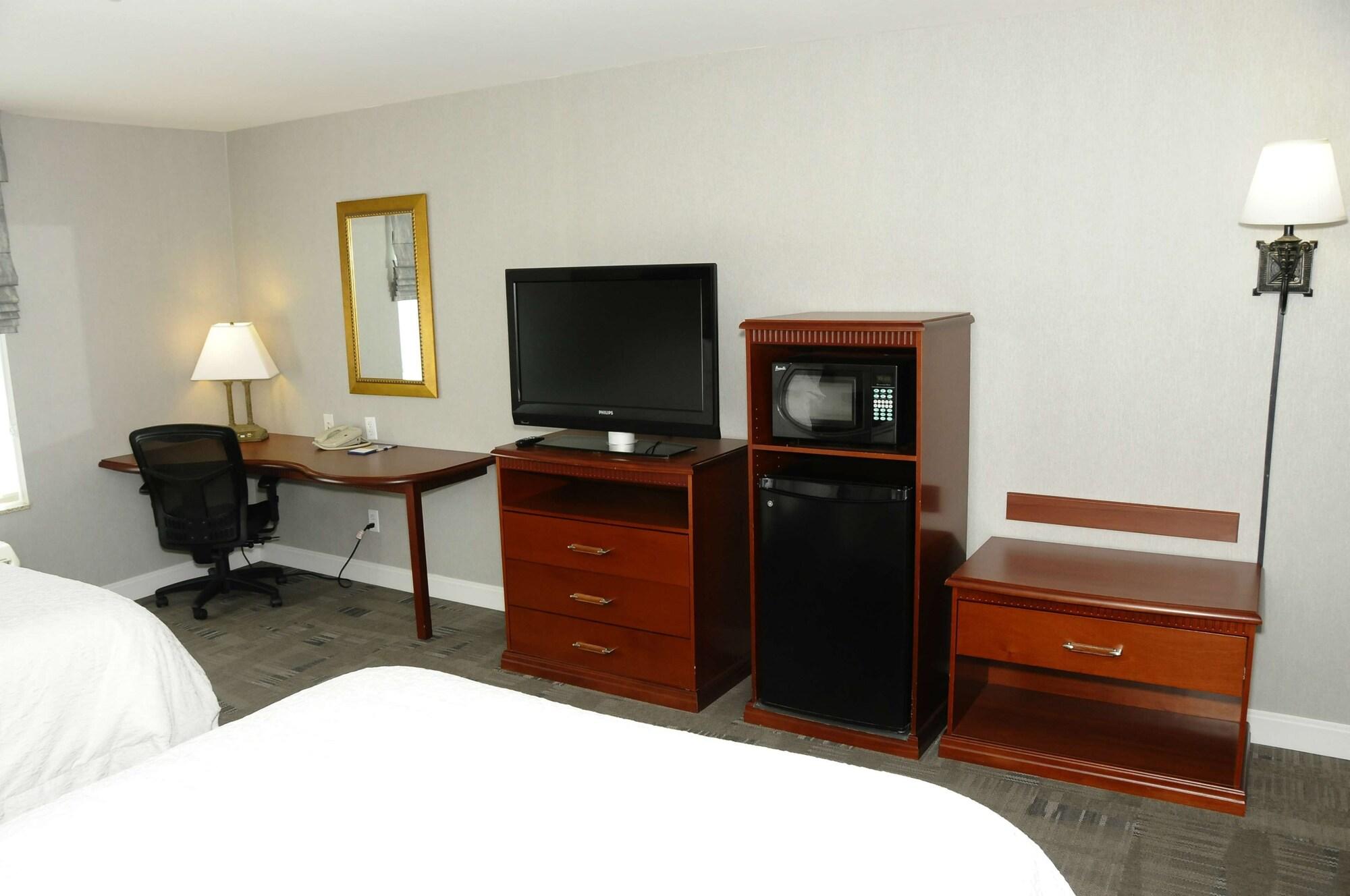Hampton & Hotel
