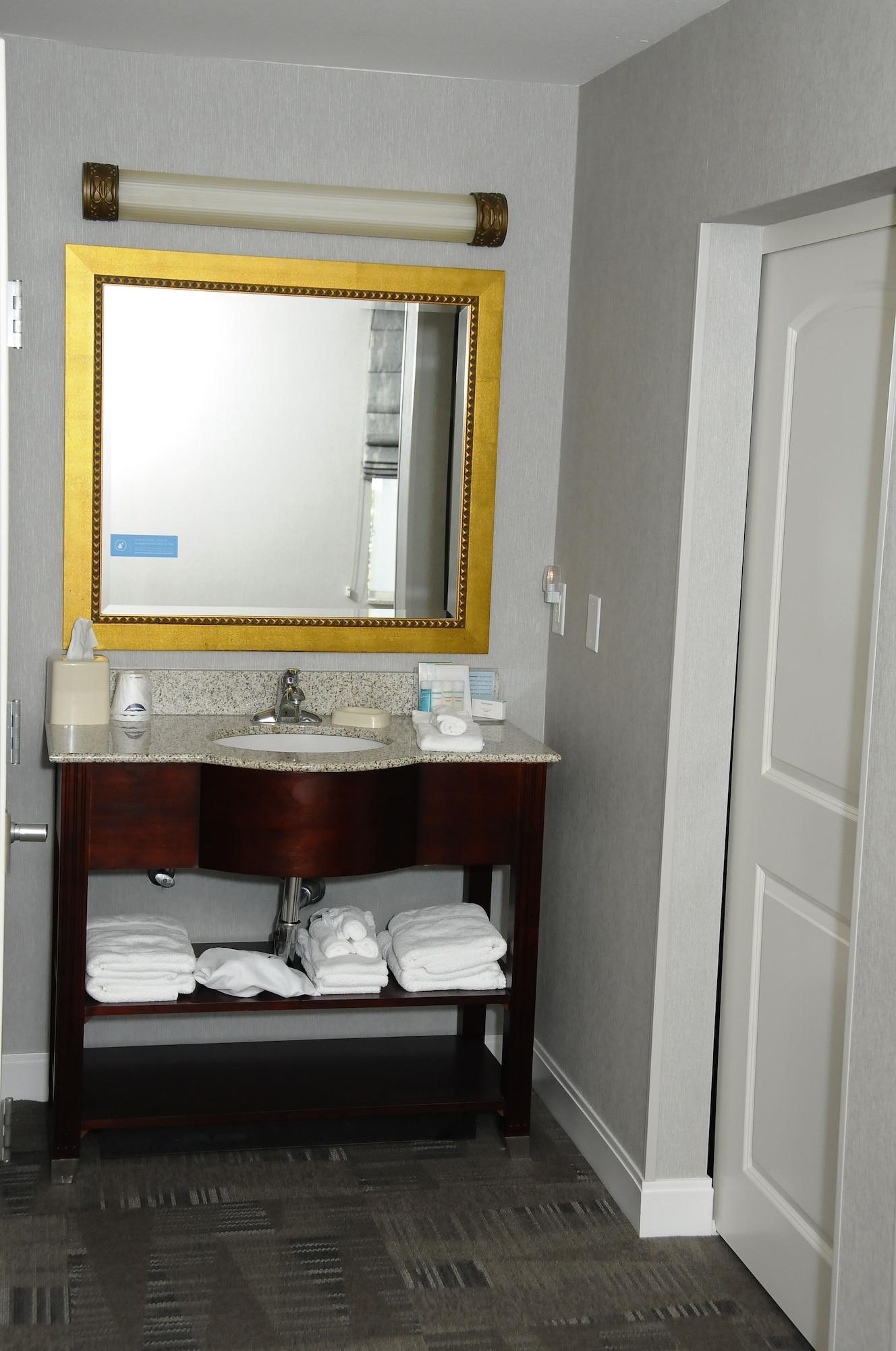 Hampton & Hotel Redding
