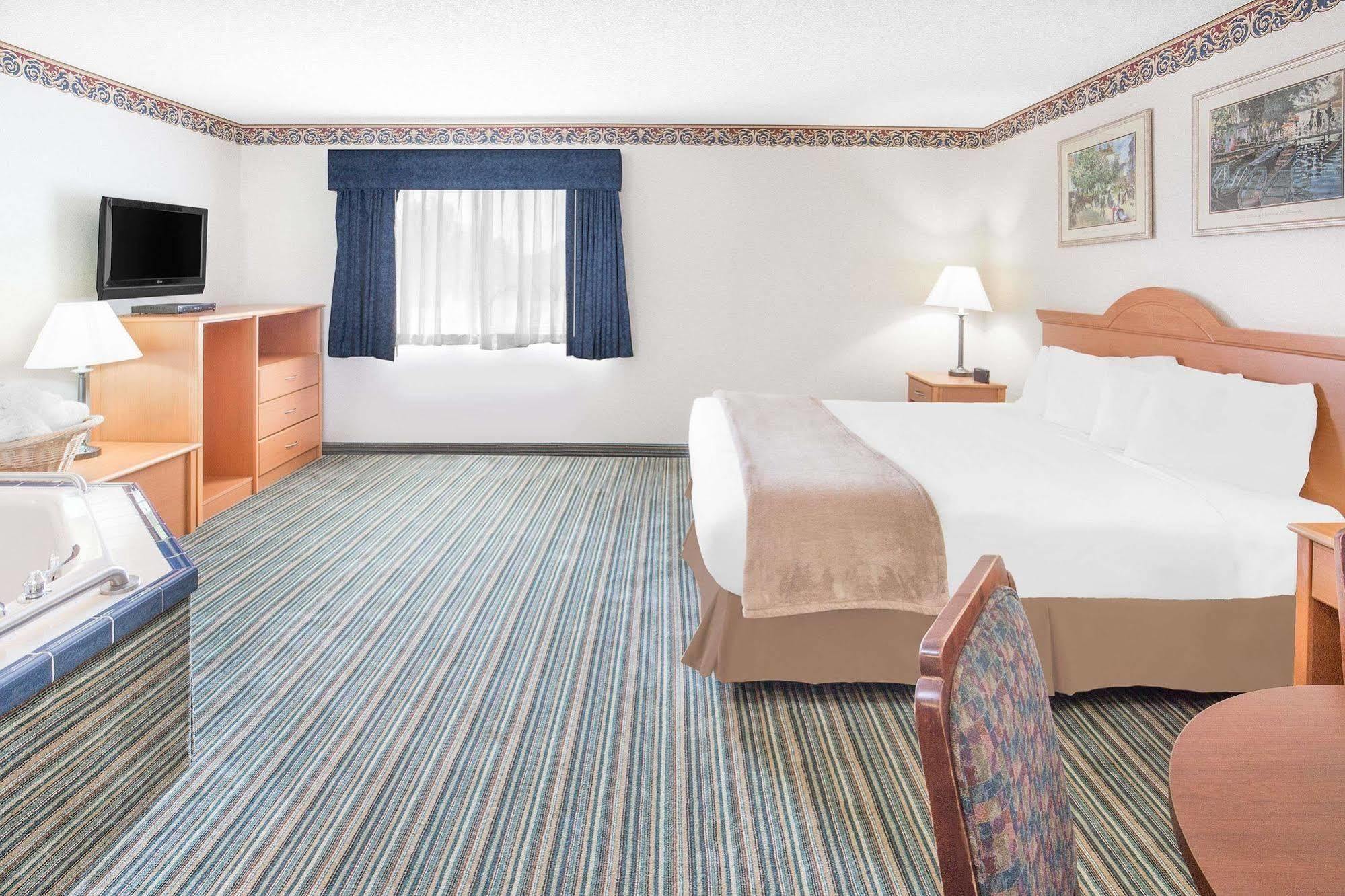Hotel Hampton & 3*