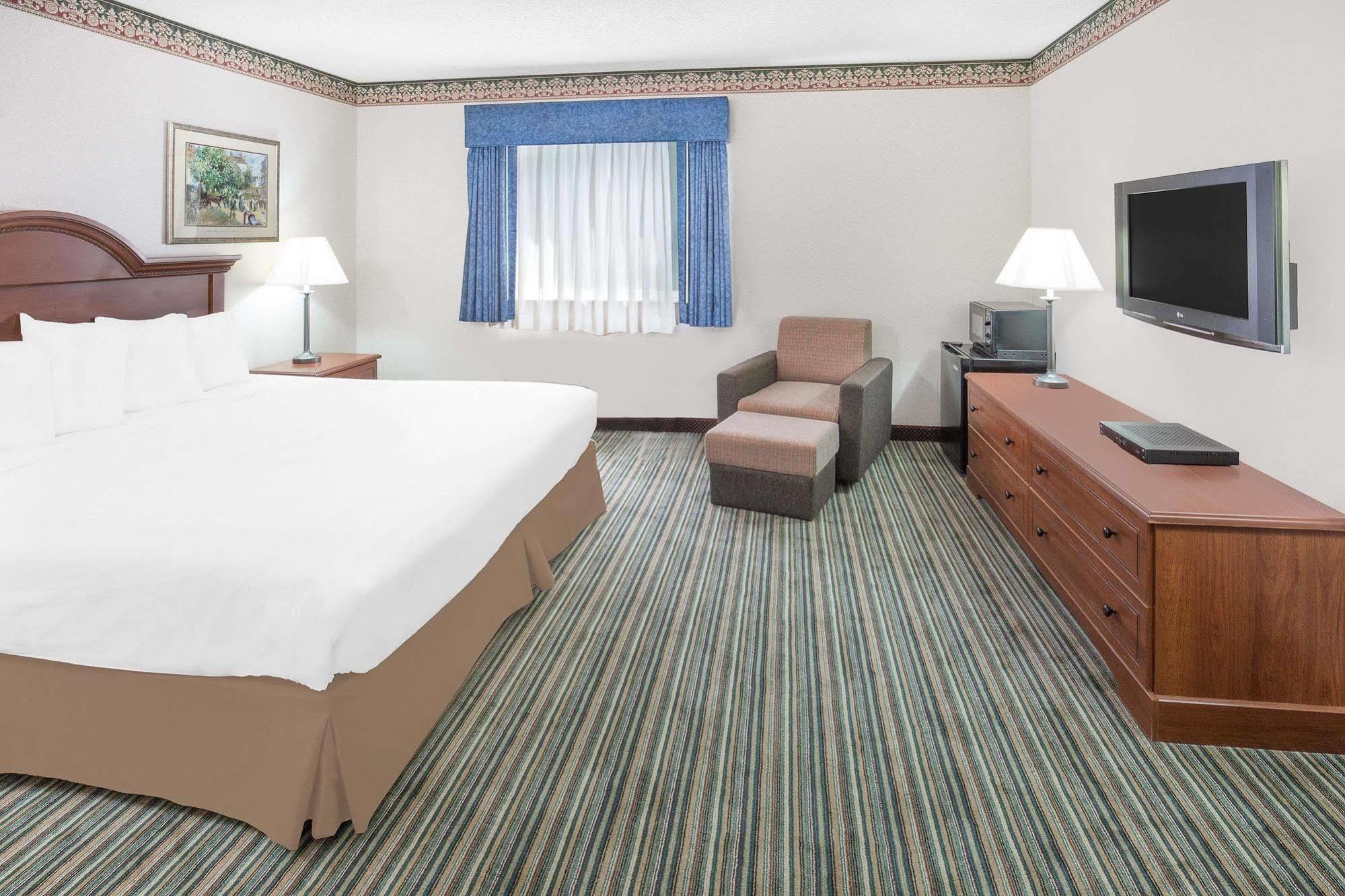 Hampton & Hotel 3*
